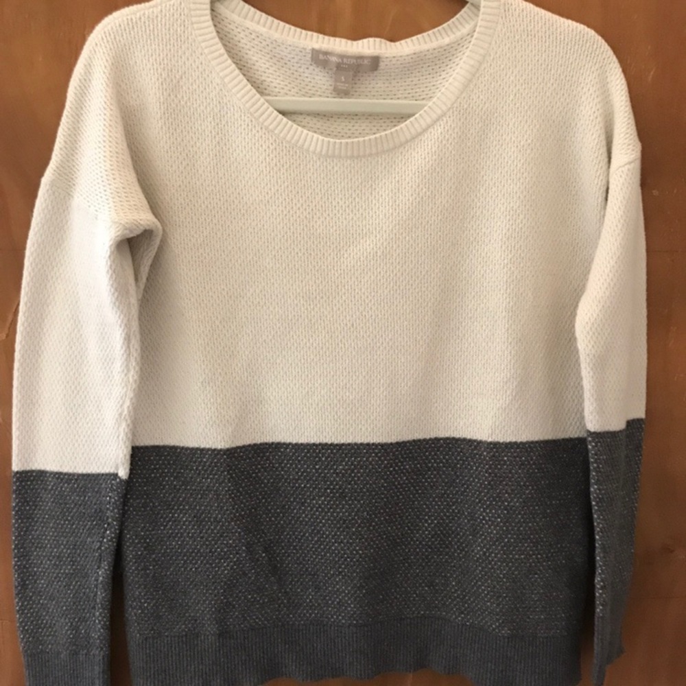Banana Republic grey and cream blocked sweater